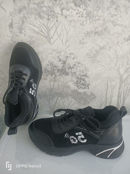 Кроссовки повседневные