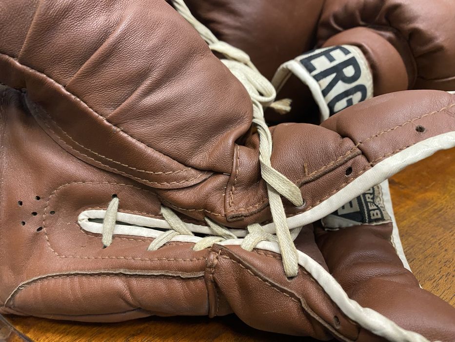 Винтидж боксови ръкавици BERG Knockout 12 oz – Германия, 1930–1945 г.