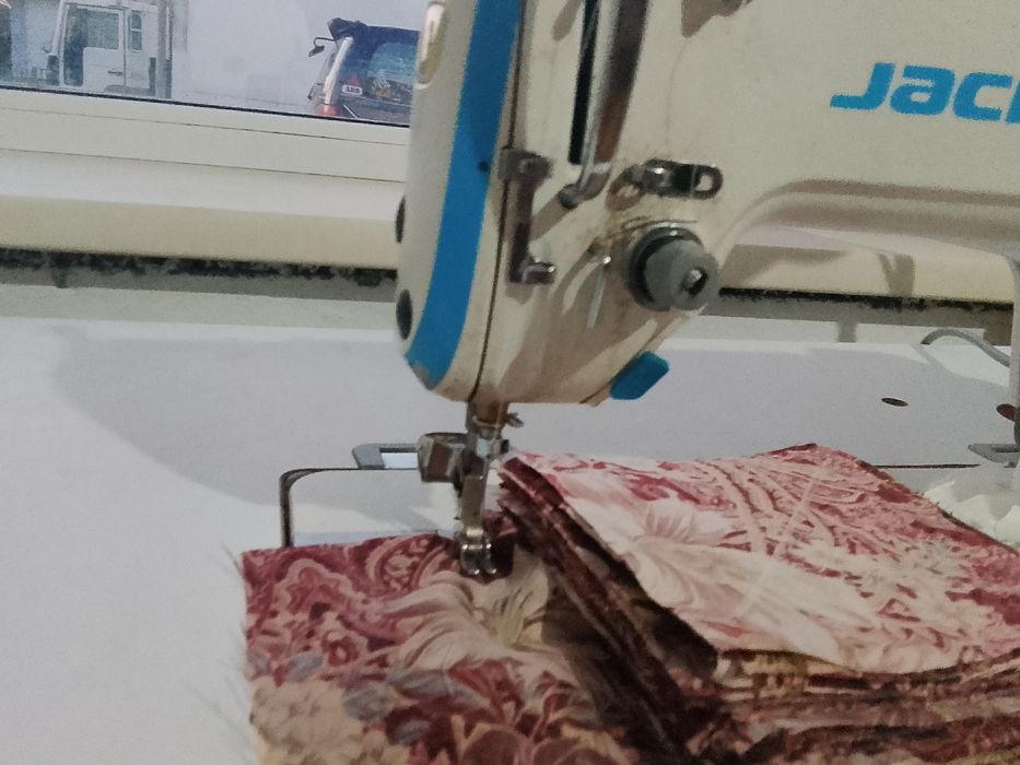 Швейная машина Jack F4