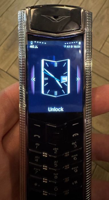 Vertu Signature V