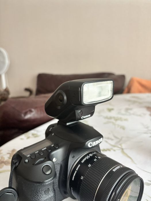 Мощна и универсална светкавица за фотоапарат canon speedlite 270EX II