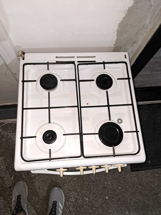 Aragaz cu cuptor pe gaz