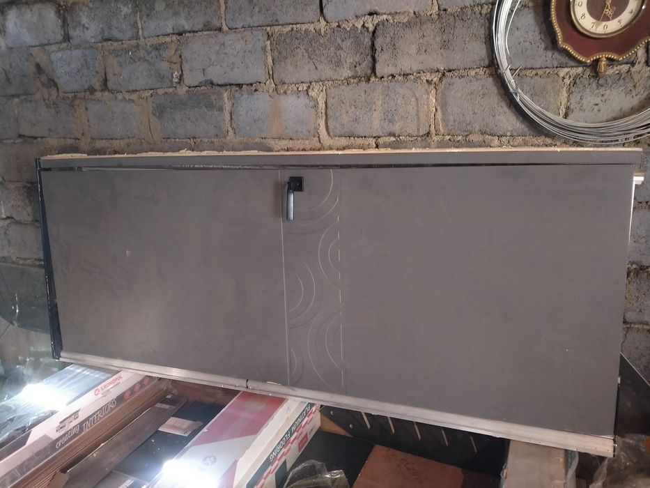 Двери новые с витрины по одной