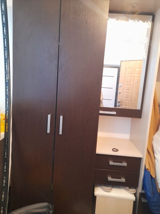 Прихожая со шкафом