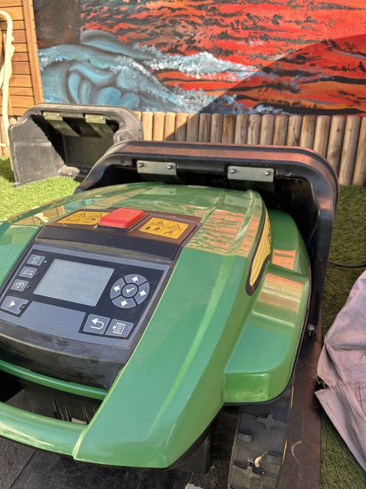 Vand robot de tuns iarba John Deere Tango E5