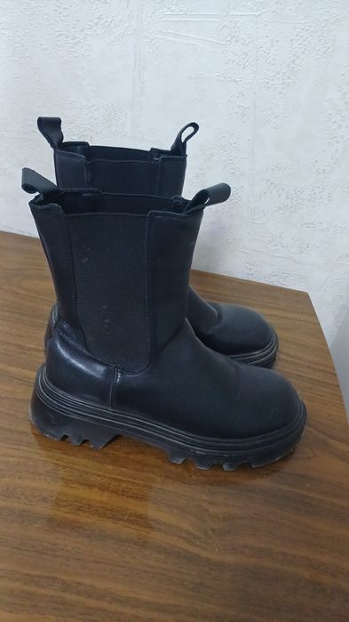 Продам кожаные женские сапоги