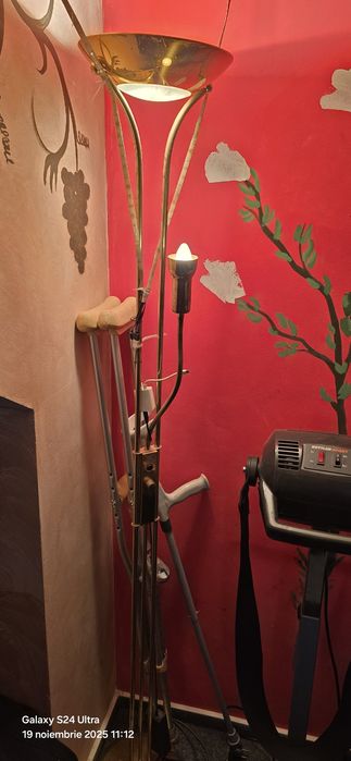 Lampi cu picior cu 2 lumini reglabile la intensitate