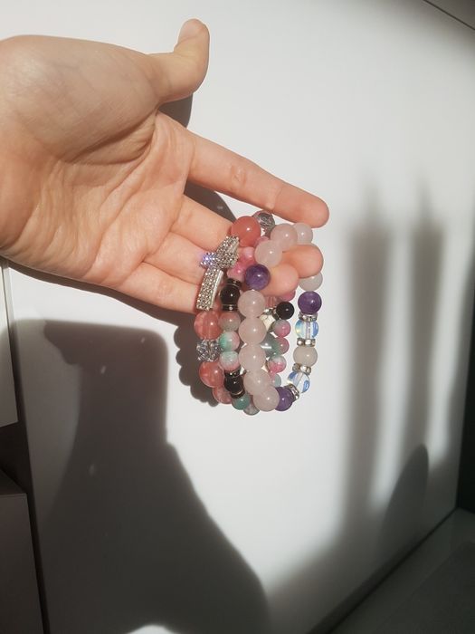 Гривни от естествени камъни - ръчна изработка