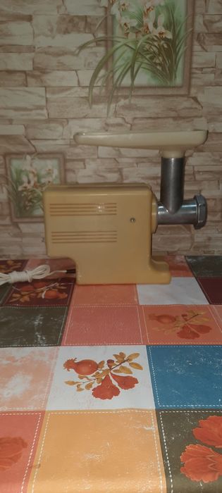 Продаётся Электромясорубка ЭМШ-32/100.