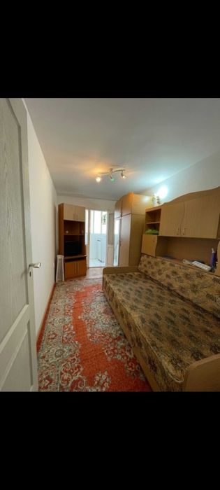 Închiriez apartament cu 3 Camere