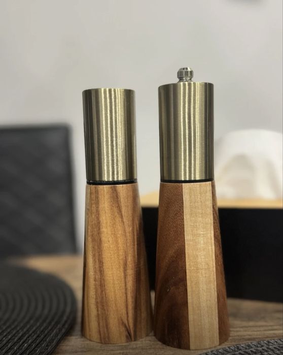 Сольница ,мельница из дерева . Идеального качества .