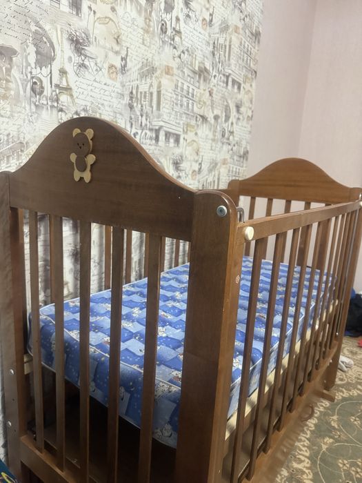 Детская кроватка с матрассом