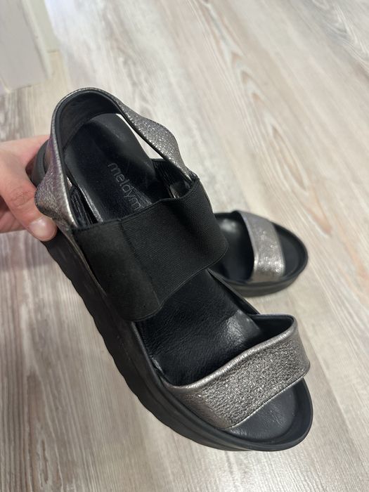 Босоножки женские