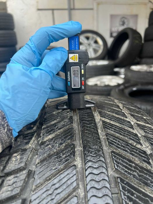 Зимни Гуми 235 45 18 Syron