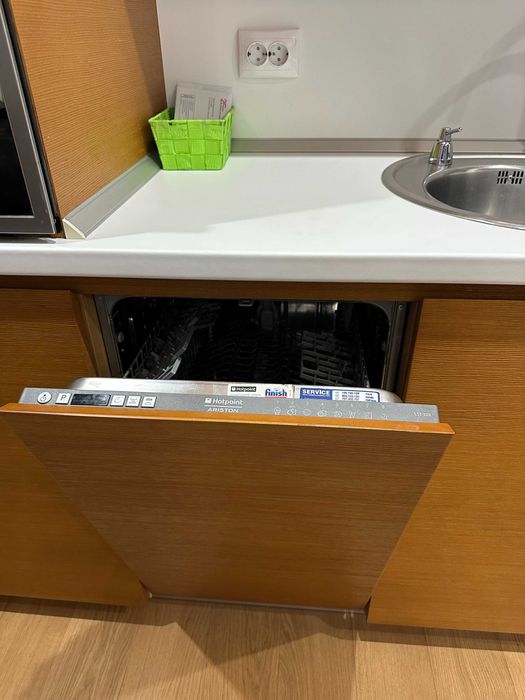 Дава се под наем Тристаен апартамент в София, Полигона - 64 кв.м за 599 € - Снимка #2