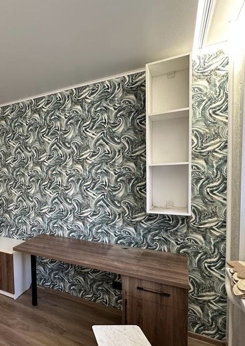 рабочий стол с полкой