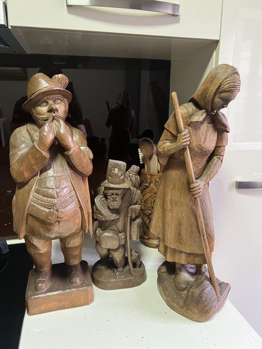 Statuete lemn sculptate