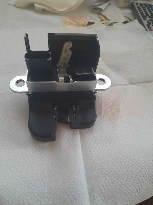 broasca incuietoare portbagaj Volkswagen Passat b6. golf5 ,6,7