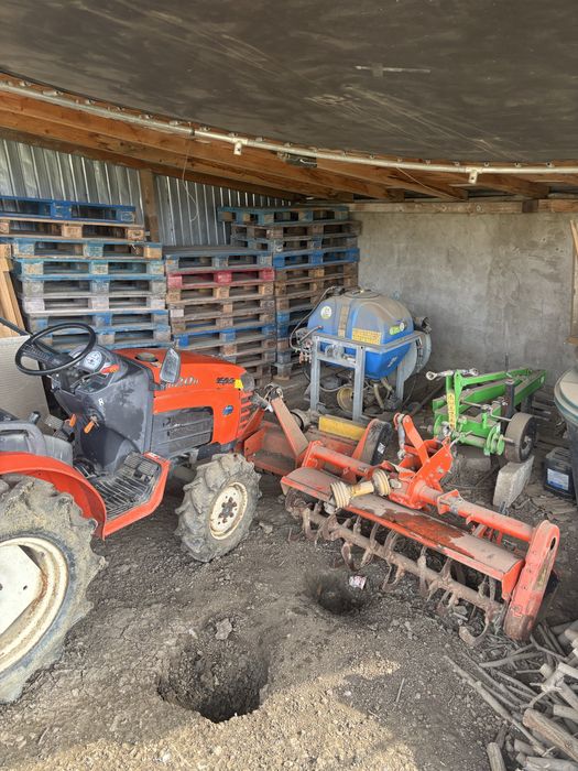 Tractor Kubota 4x4 + utilaje