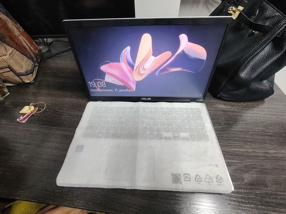 Asus stalnoy yengi 4096ram