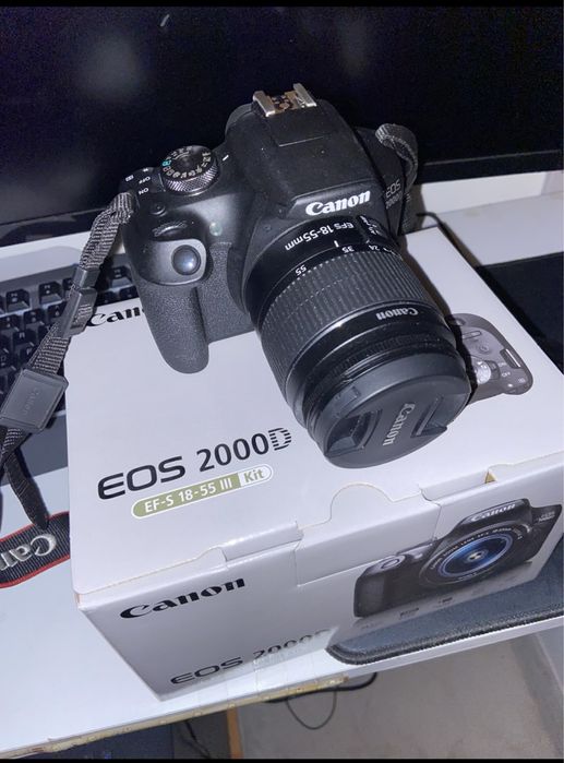 Canon EOS 2000D + 18–55 IS II + Accesorii