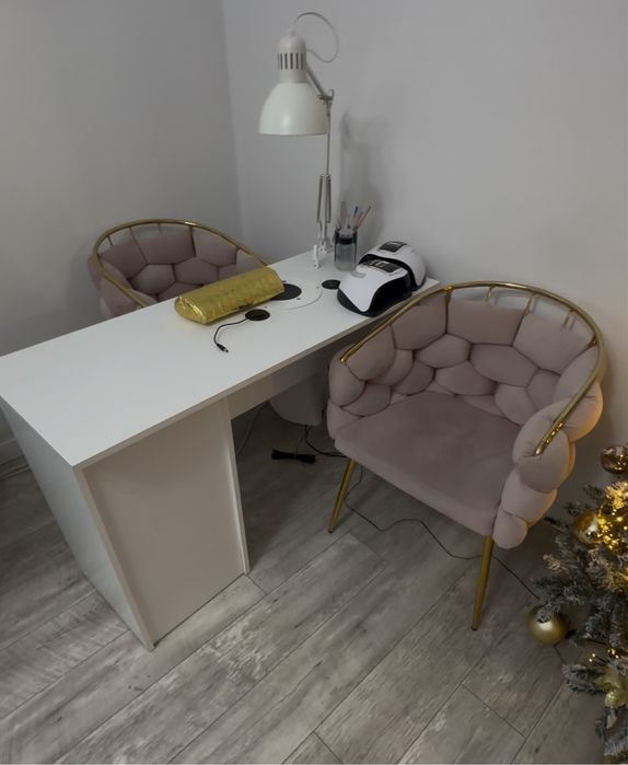 Vand mobila de salon