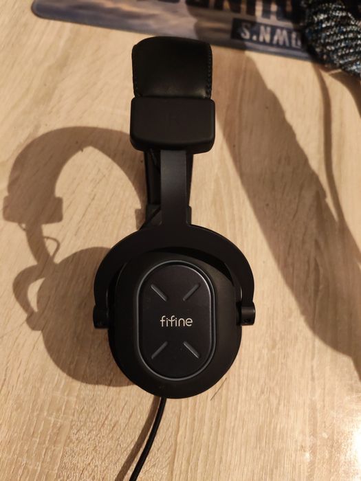 Продаю наушники FIFINE
