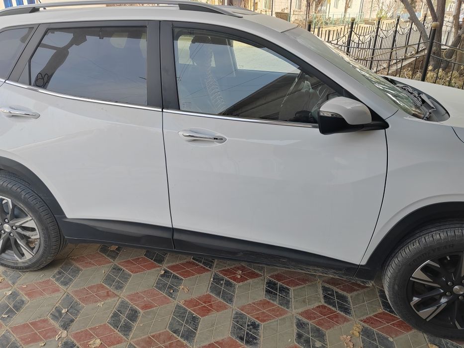 Треккер сатылады.