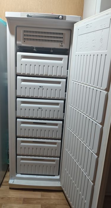 Морозильная камера Indesit