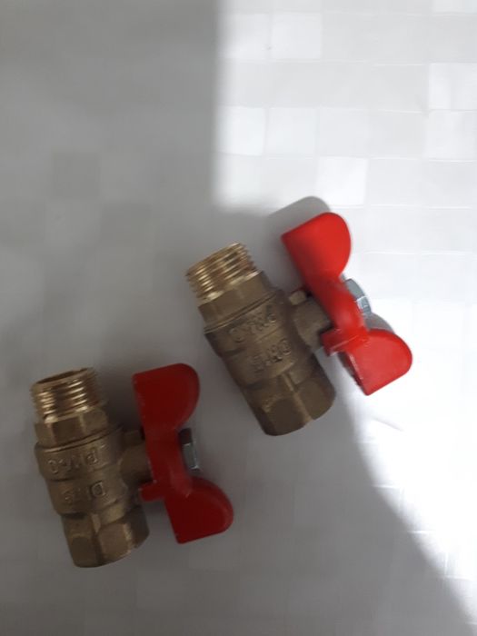 Продаётся винтель,гибкий шланга,манометр.