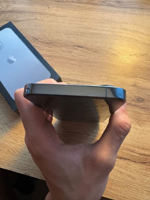 Продавам iphone 13 pro