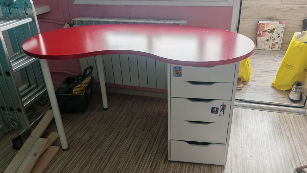 Бюро за детска стая