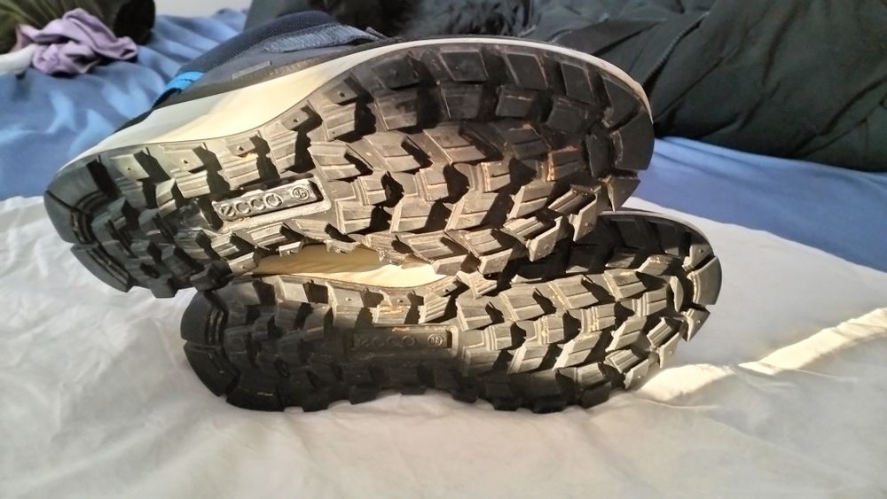 De vânzare ghetele sport băieți, mărimea 36