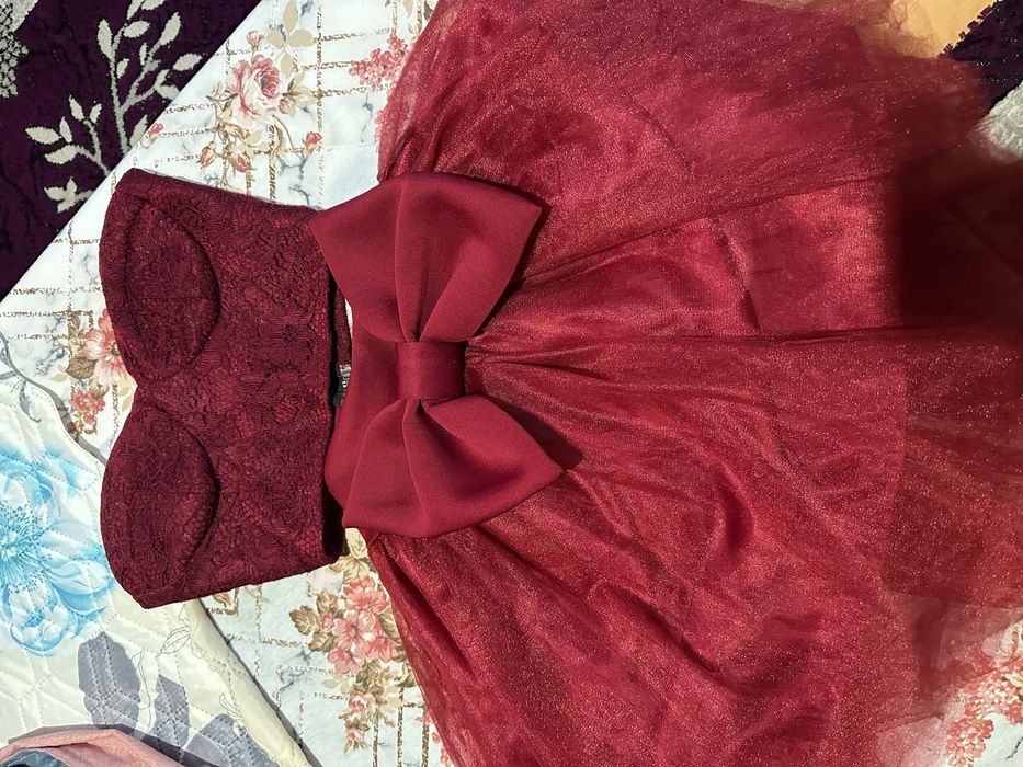 Продава се комплект от 2 части