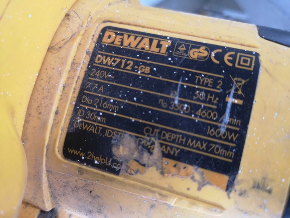 Циркуляр пендула - Dewalt 1600W / 216mm