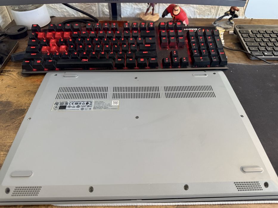 Laptop Lenovo V15-ada