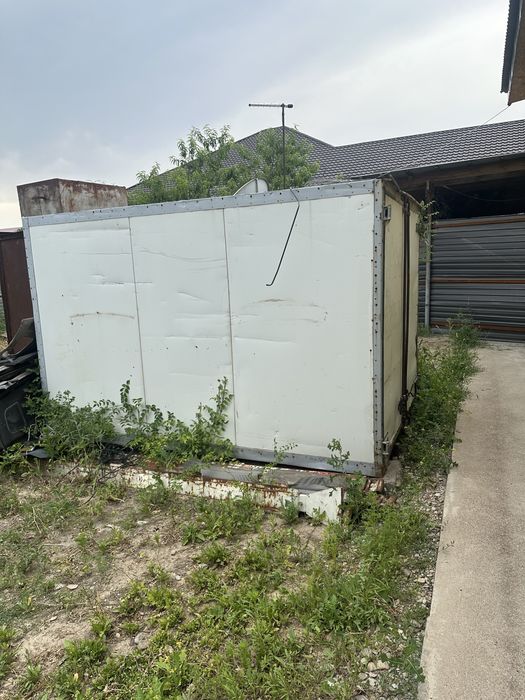 Продам грузовую будку