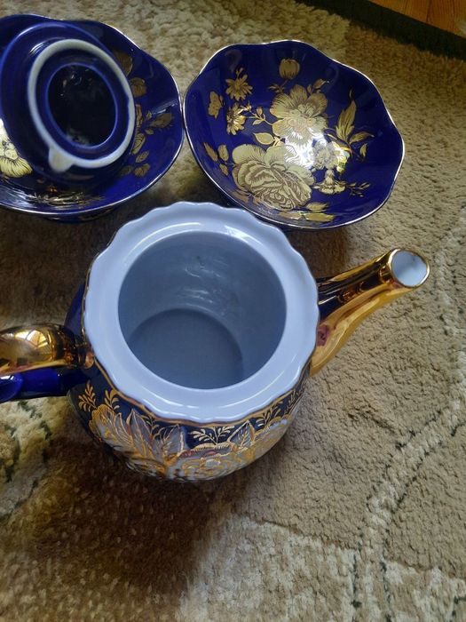 Chinni idishlar sotiladi. Hammasi yangidek