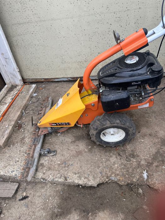 Motocoasa de cosit