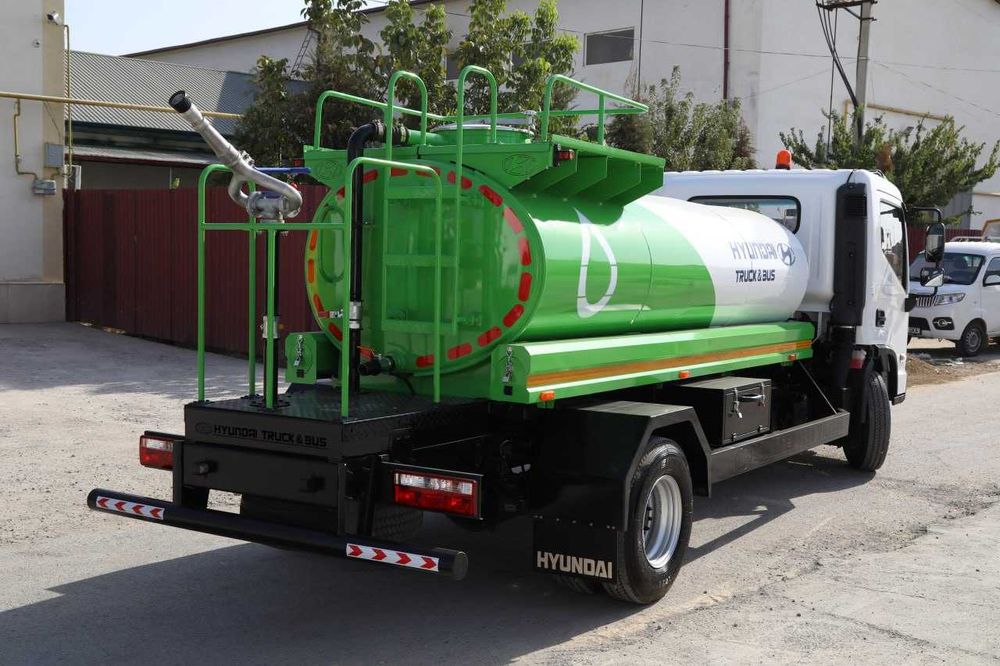 Поливомоечная машина  4 м3 HYUNDAI EX8