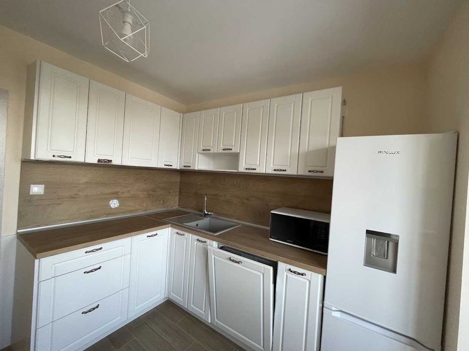 Дава се под наем Тристаен апартамент в София, Младост 1 - 90 кв.м за 561 € - Снимка #1