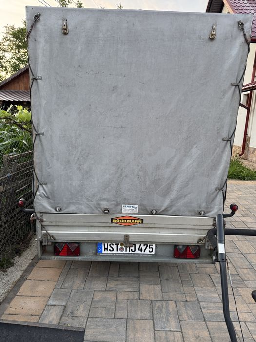 Remorca 1300kg acoperita