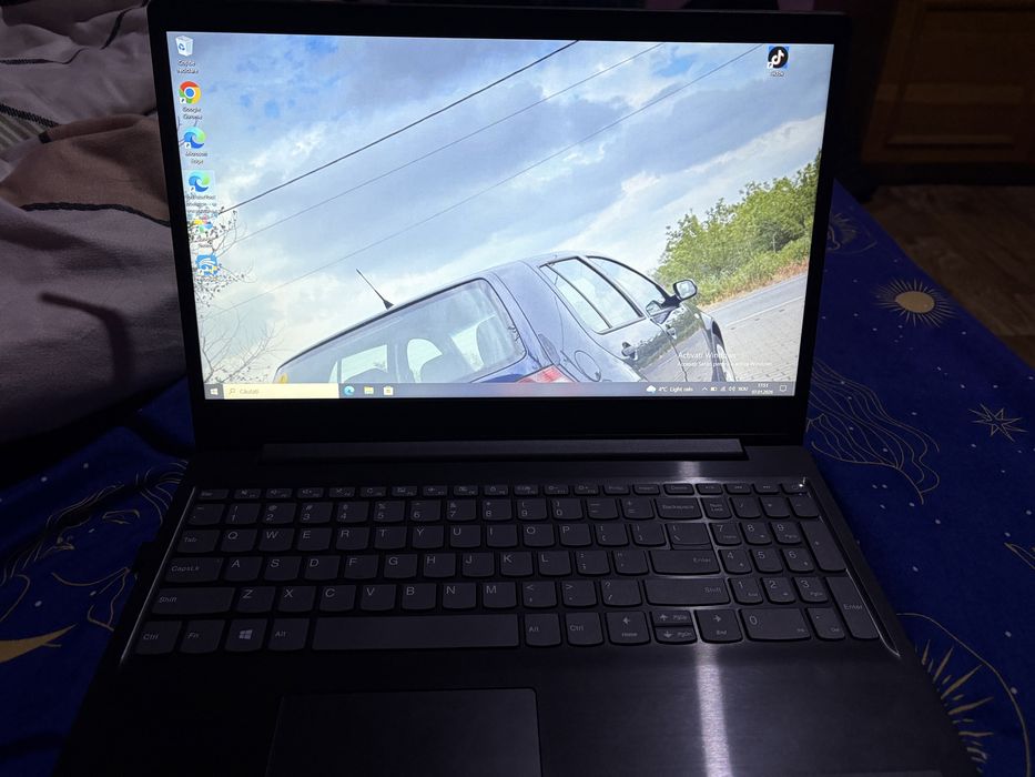 Se vinde laptop lenovo ideaPad s145
