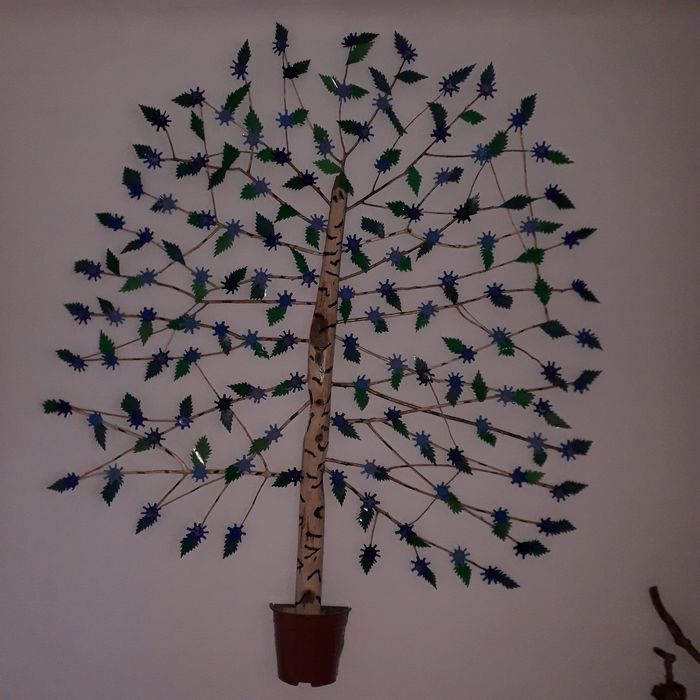 Настенный цветок