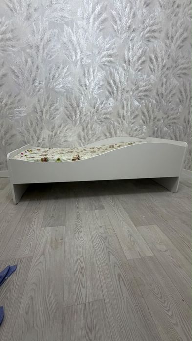 Детский кровать.