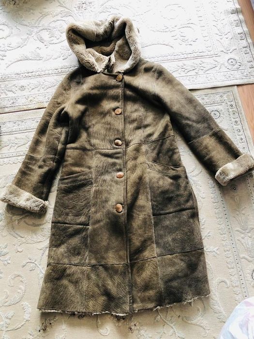 Дублёнка, овчина- очень тёплая, плотная и качественная