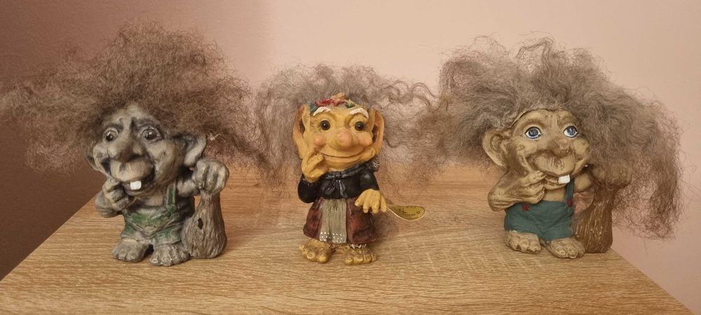 Troll statuette set