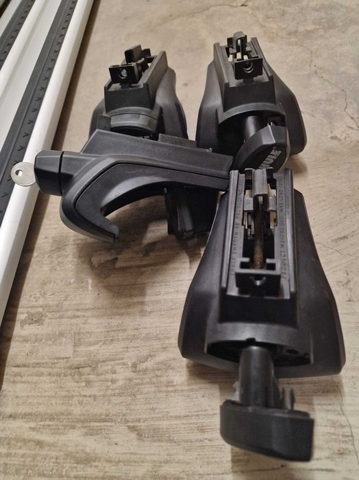 Thule Wingbar Evo сиви и черни в комплект със захвати