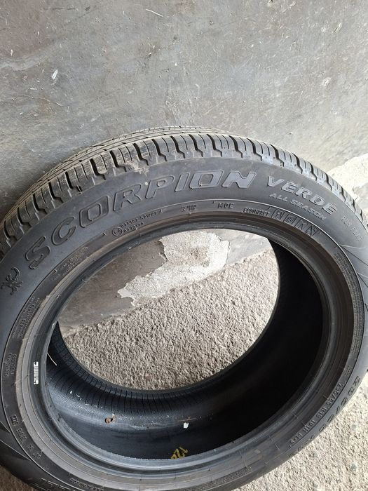 Продавам гуми 235 55 19 run flat