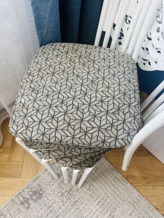 Продам 6 стульев